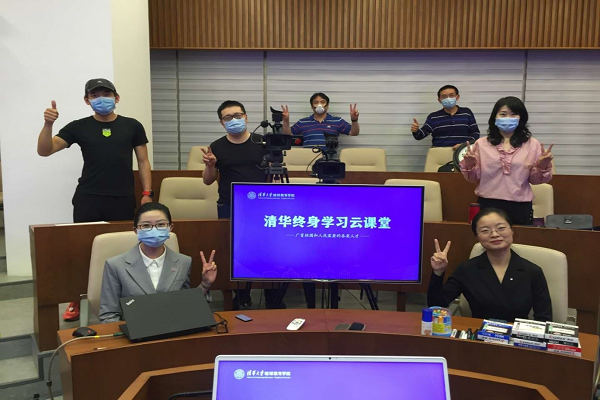 1589852494078083377.png 马昱春(前排右)与继教学院直播团队合影 调整尺寸.png